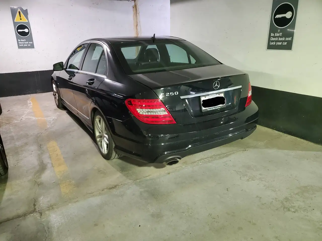 Mercedes-Benz C-Class снимка Mercedes-Benz C-Class