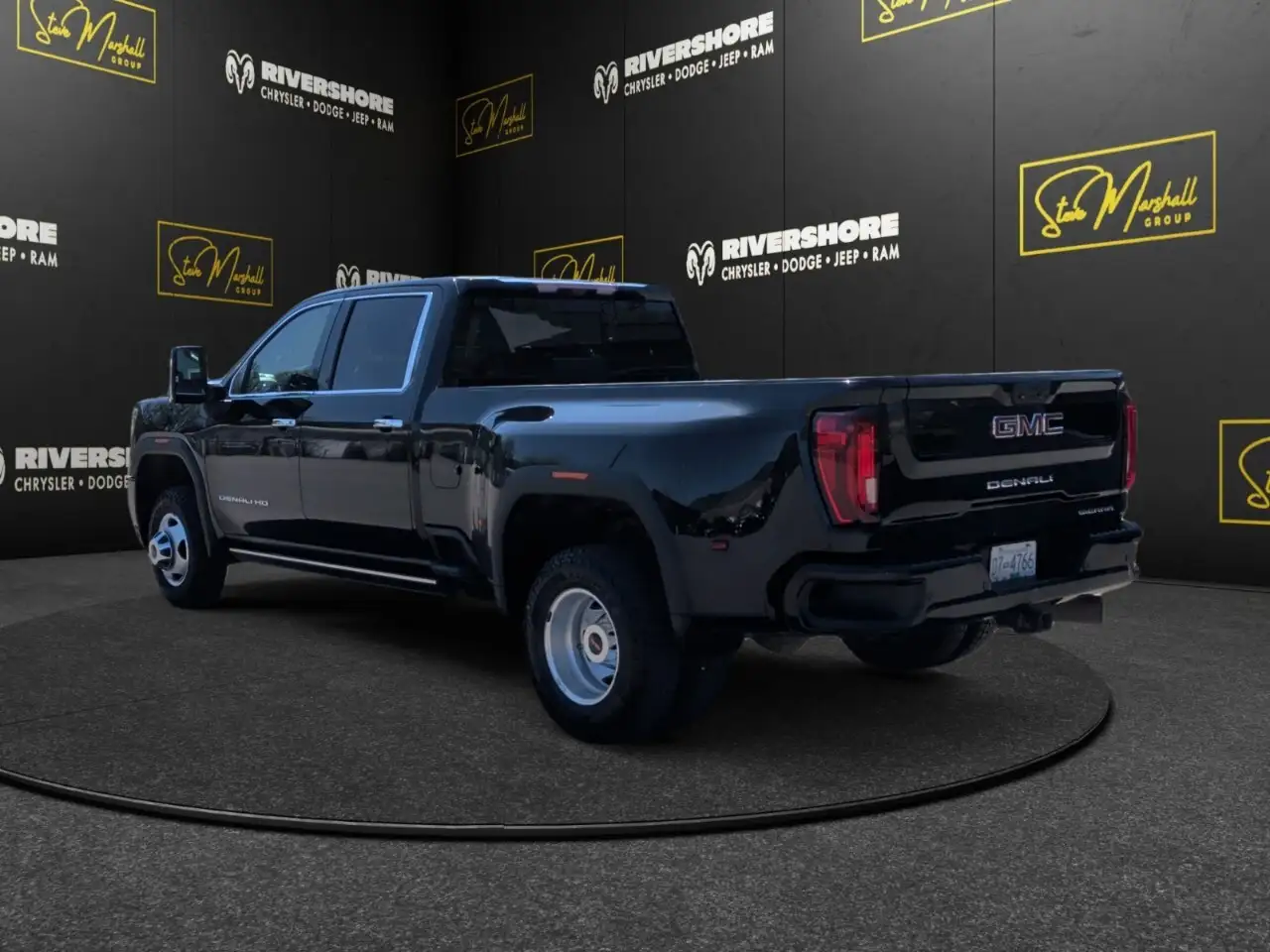 GMC Sierra 3500HD снимка GMC Sierra 3500HD