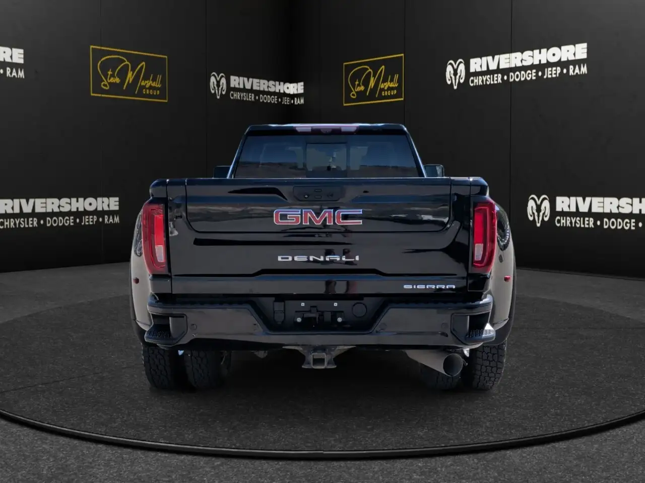 GMC Sierra 3500HD снимка GMC Sierra 3500HD