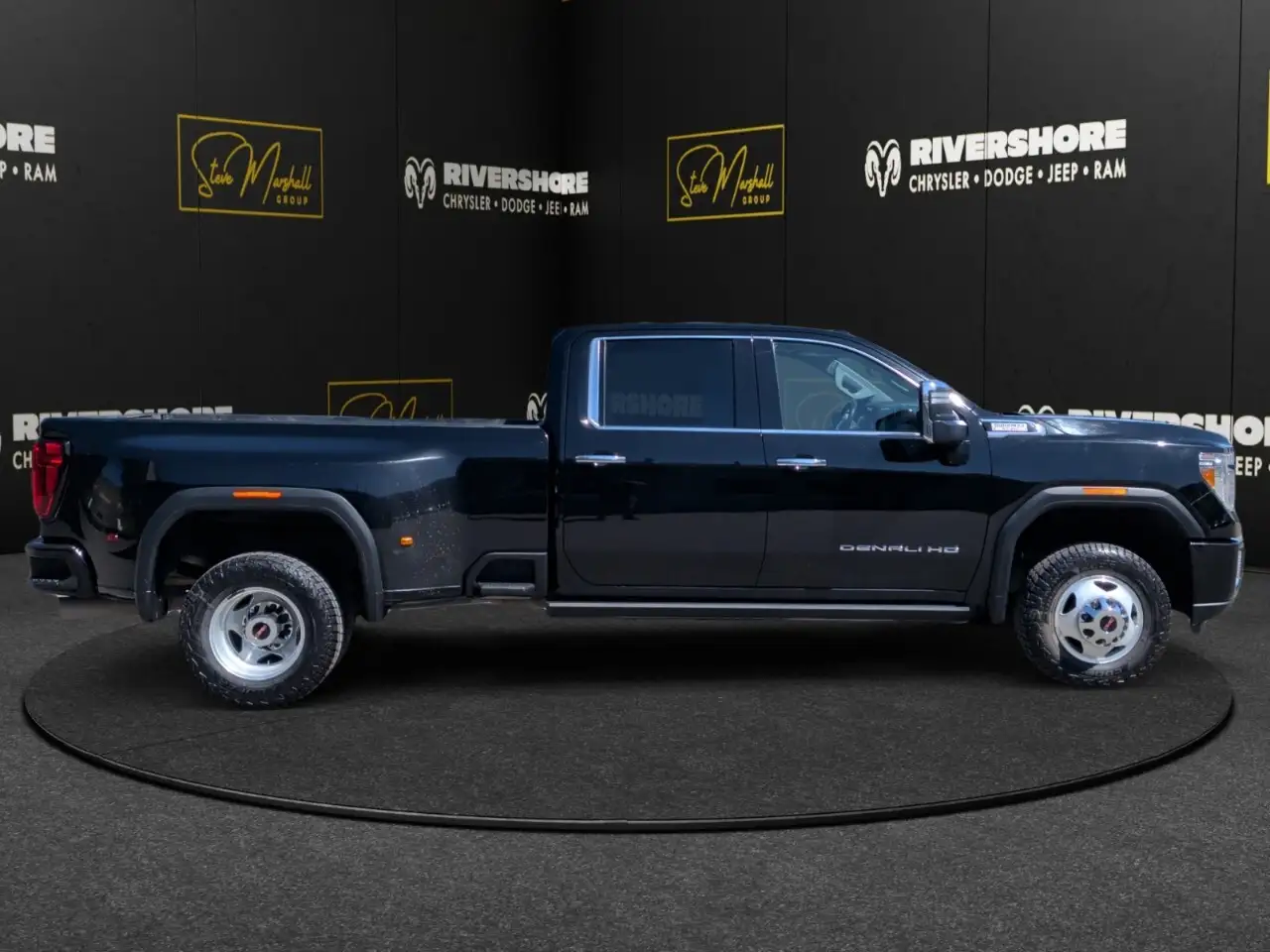 GMC Sierra 3500HD снимка GMC Sierra 3500HD