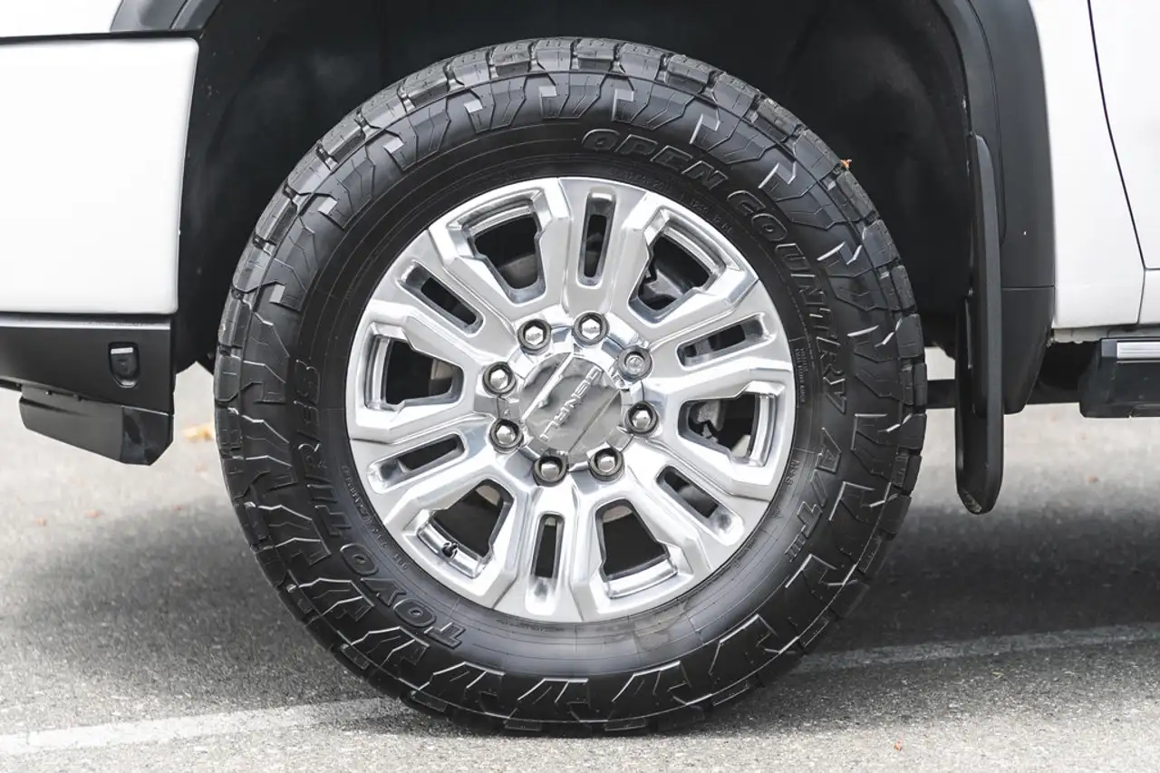GMC Sierra 3500HD снимка GMC Sierra 3500HD