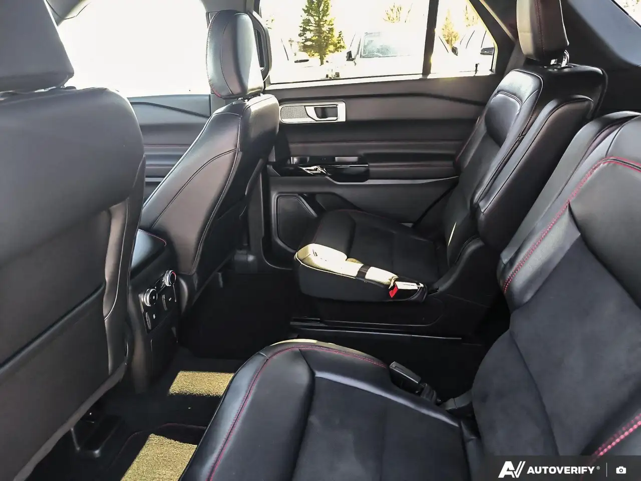 Ford Explorer photo Ford Explorer