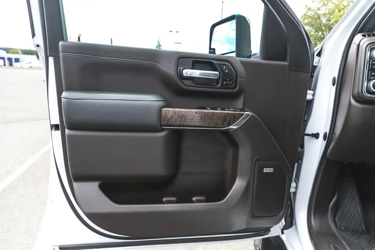 GMC Sierra 3500HD снимка GMC Sierra 3500HD