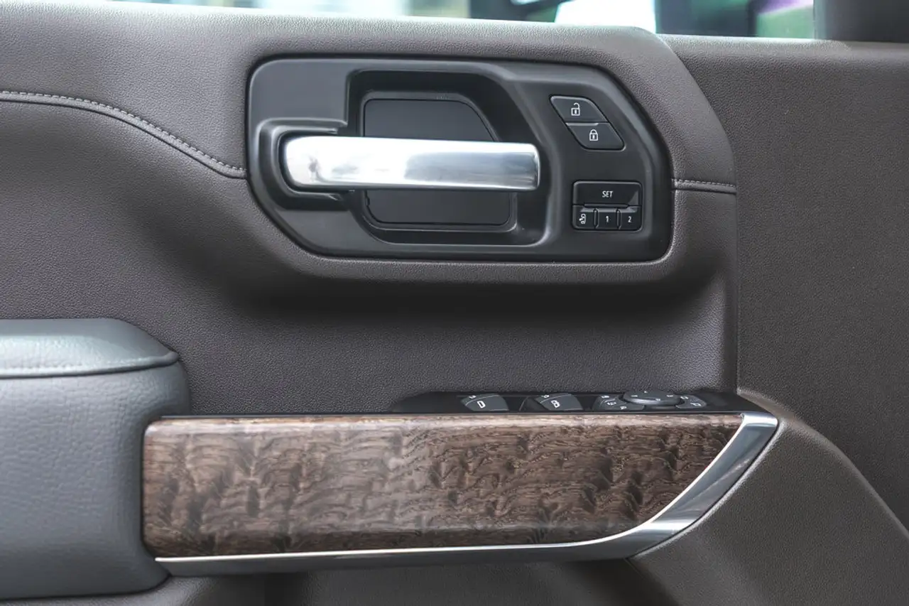 GMC Sierra 3500HD снимка GMC Sierra 3500HD