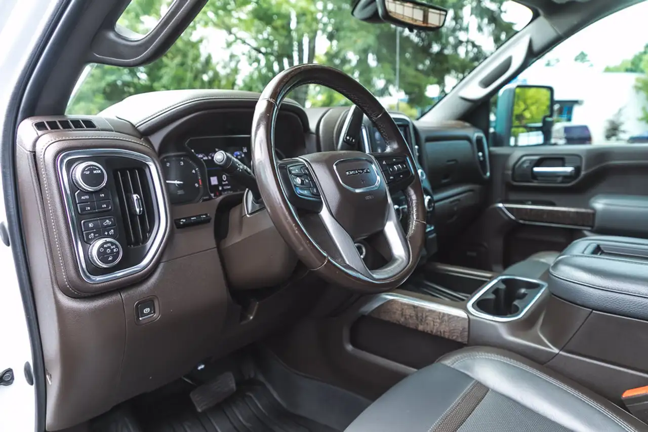 GMC Sierra 3500HD снимка GMC Sierra 3500HD