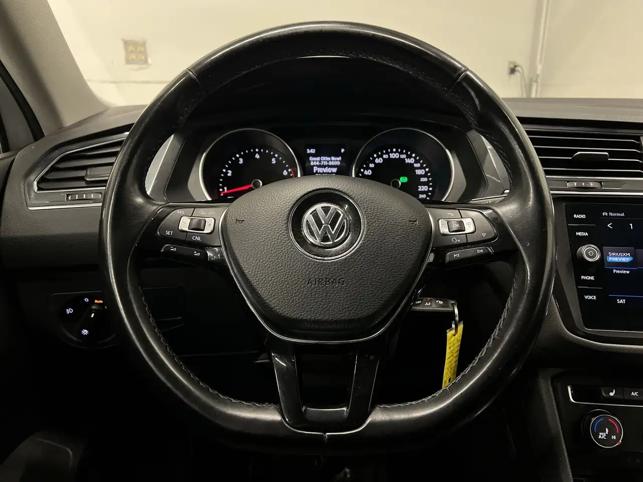 Volkswagen Tiguan снимка Volkswagen Tiguan