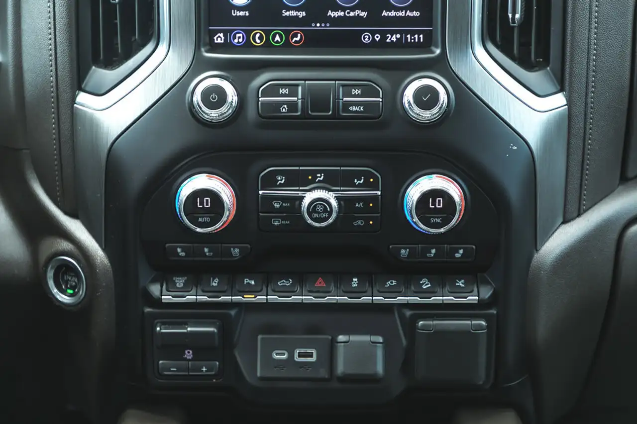 GMC Sierra 3500HD снимка GMC Sierra 3500HD
