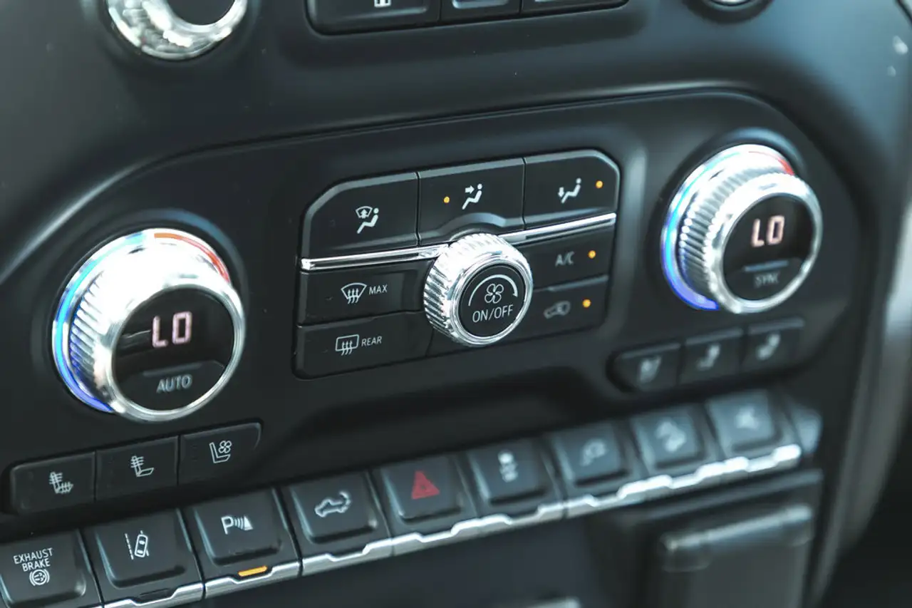 GMC Sierra 3500HD снимка GMC Sierra 3500HD