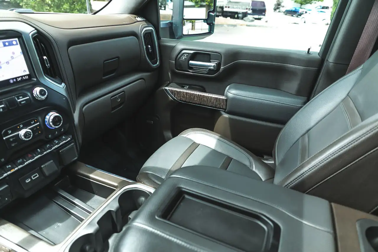 GMC Sierra 3500HD снимка GMC Sierra 3500HD