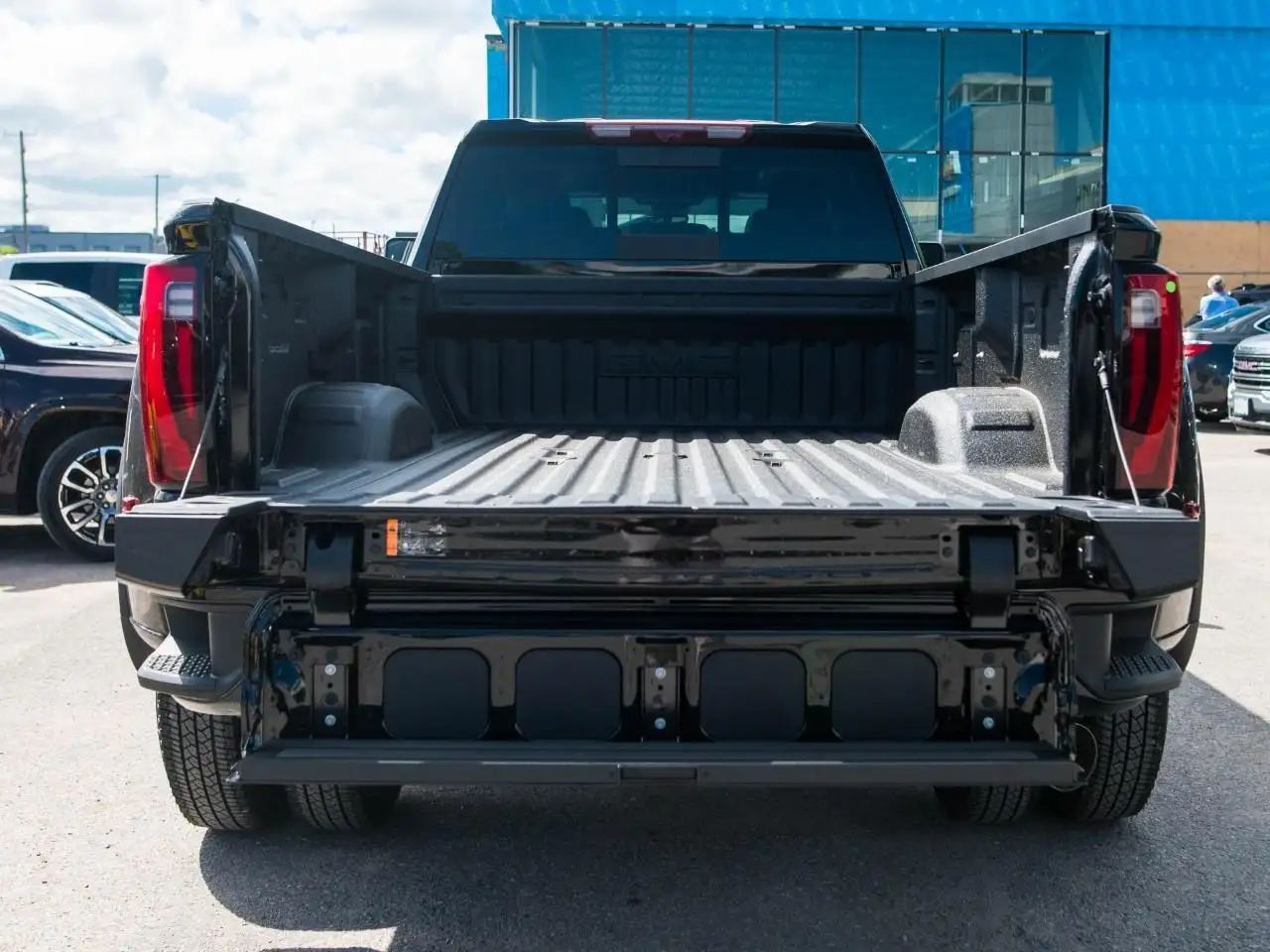 GMC Sierra 3500HD снимка GMC Sierra 3500HD