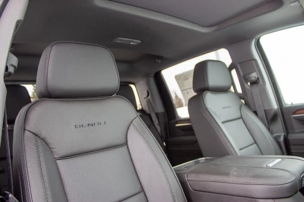GMC Sierra 3500HD снимка GMC Sierra 3500HD