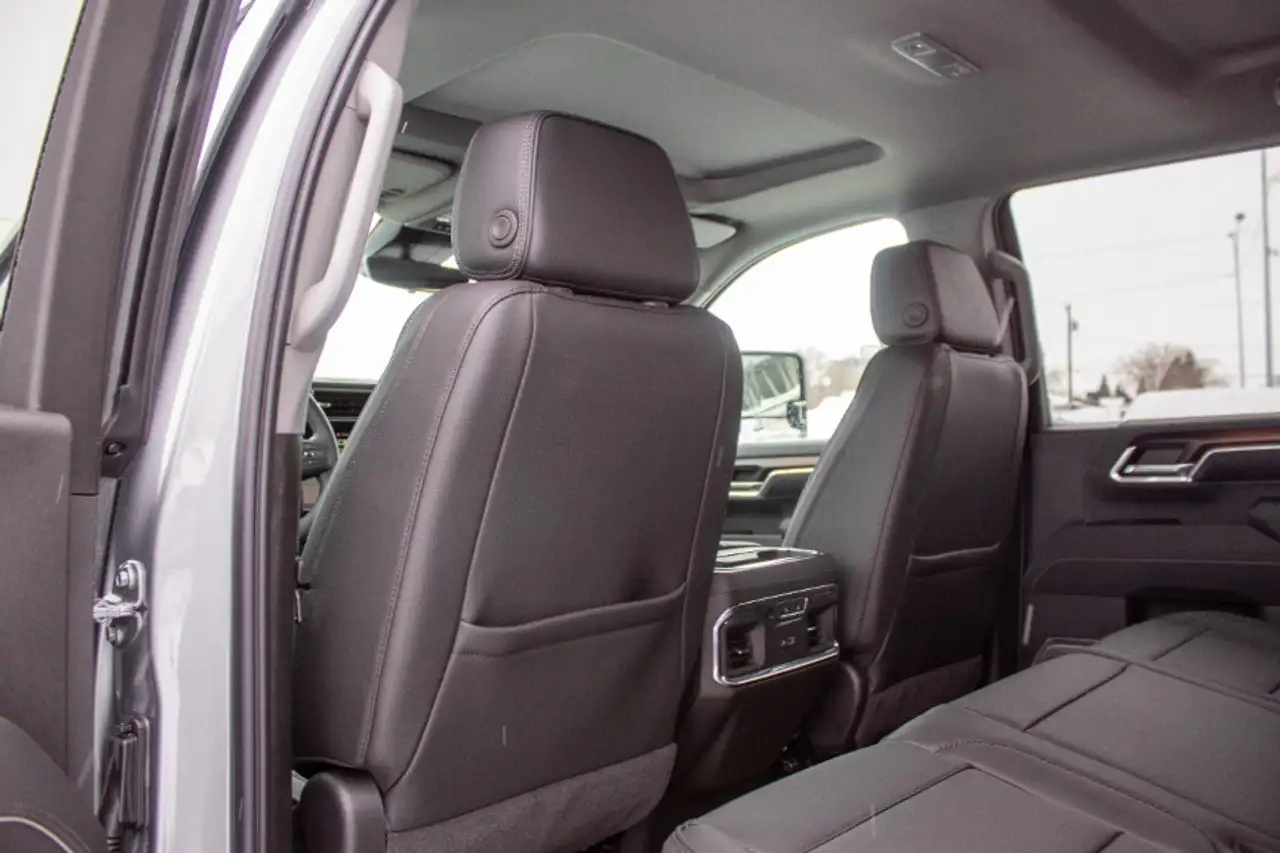 GMC Sierra 3500HD снимка GMC Sierra 3500HD