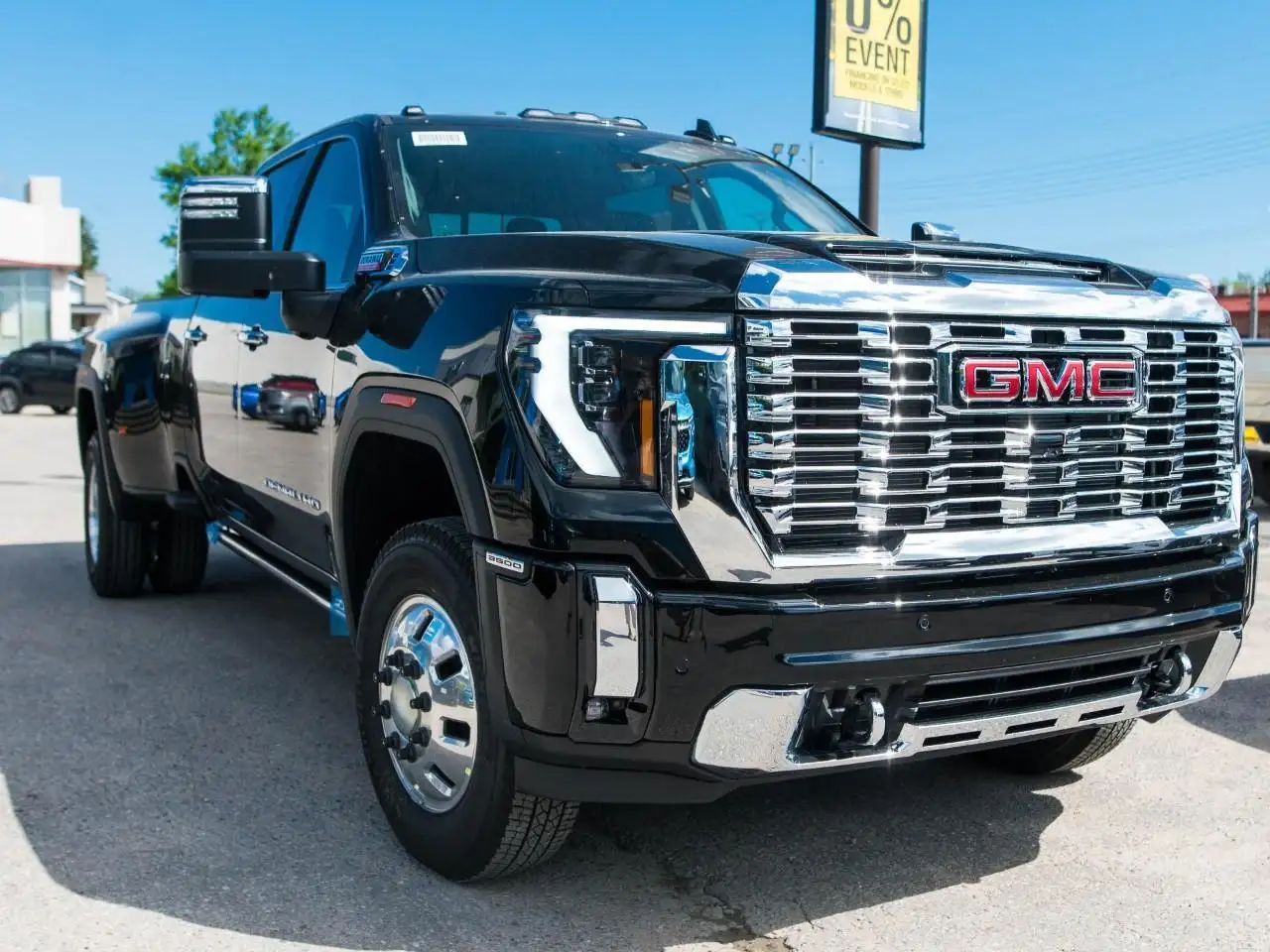 GMC Sierra 3500HD снимка GMC Sierra 3500HD