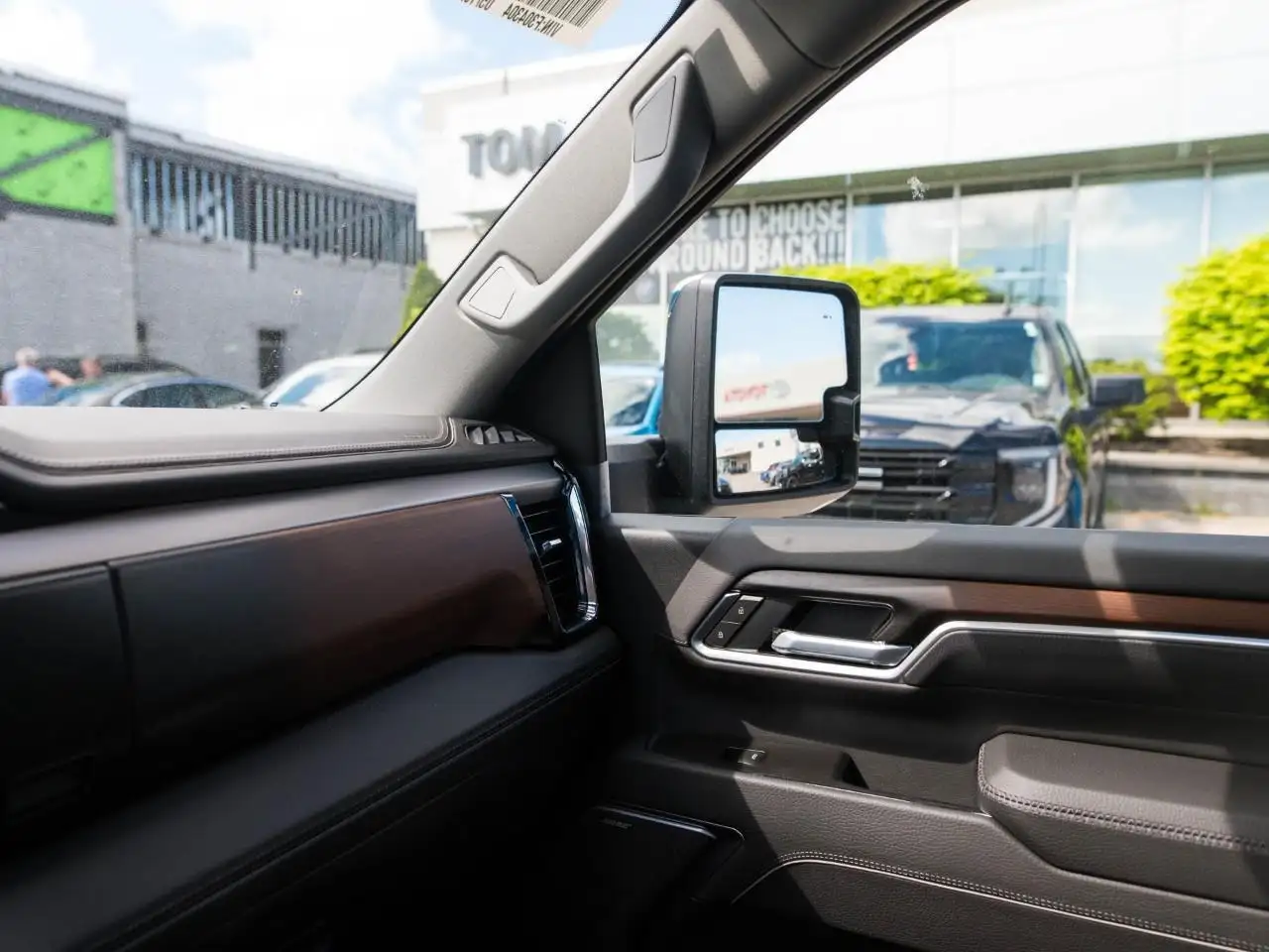 GMC Sierra 3500HD снимка GMC Sierra 3500HD