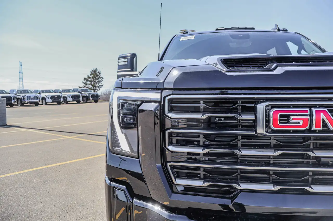 GMC Sierra 3500HD снимка GMC Sierra 3500HD
