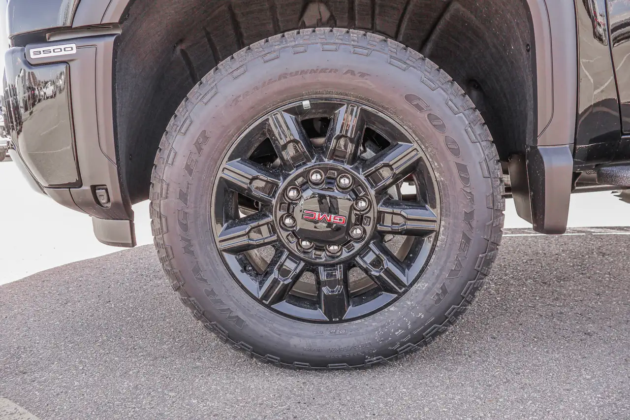 GMC Sierra 3500HD снимка GMC Sierra 3500HD