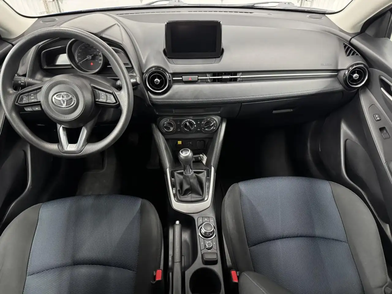 Toyota Yaris снимка Toyota Yaris