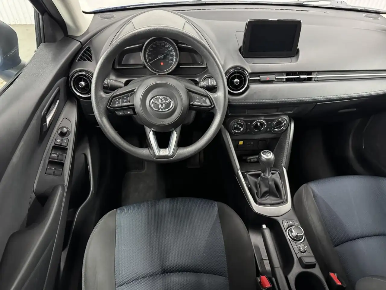 Toyota Yaris снимка Toyota Yaris