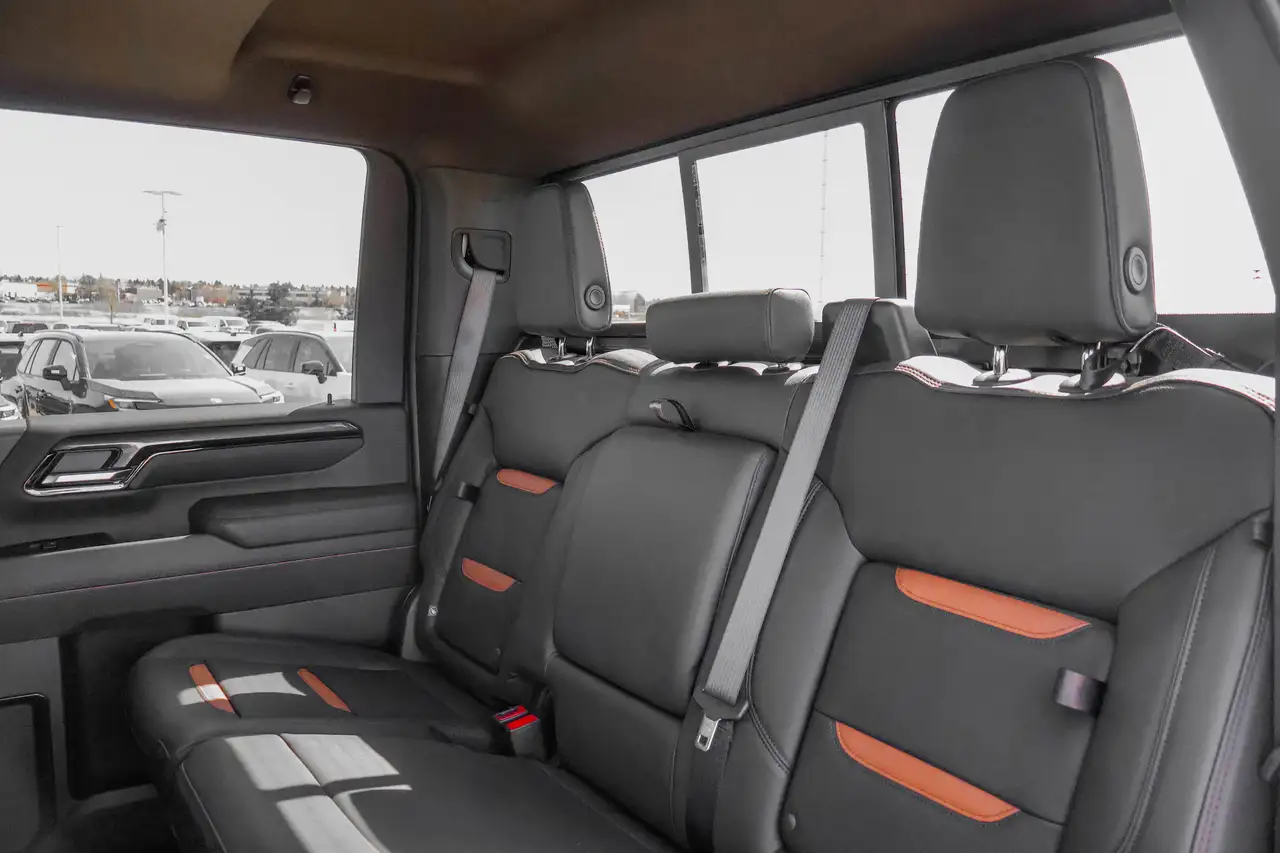 GMC Sierra 3500HD снимка GMC Sierra 3500HD