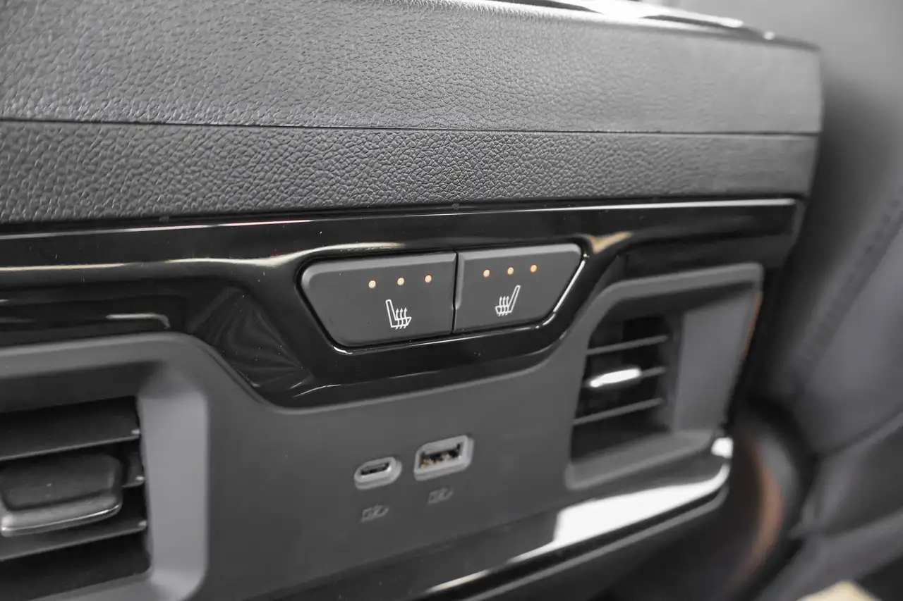 GMC Sierra 3500HD снимка GMC Sierra 3500HD