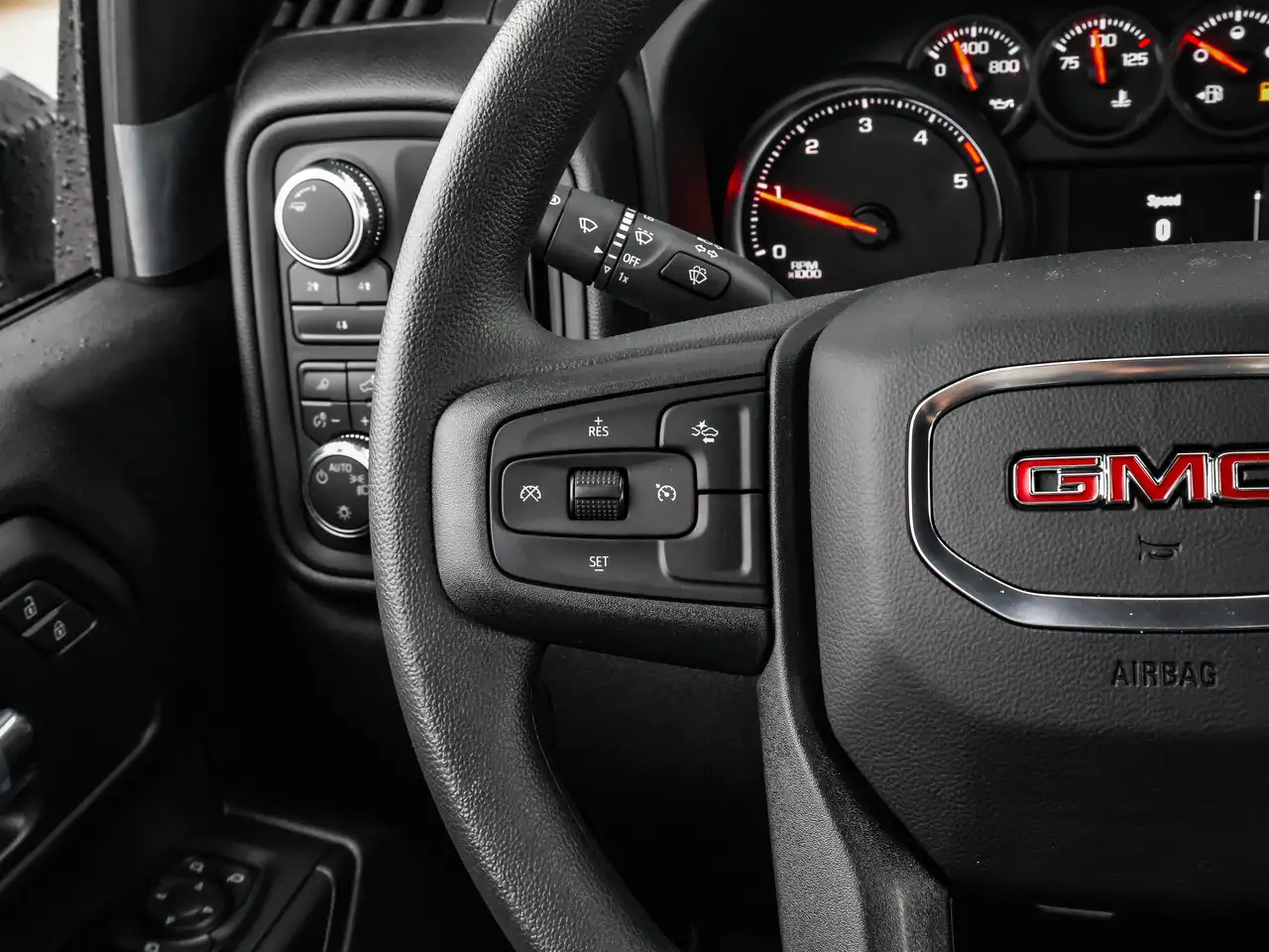 GMC Sierra 3500HD снимка GMC Sierra 3500HD