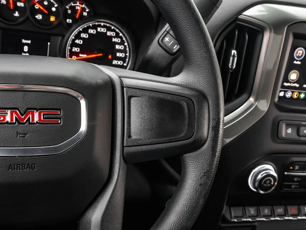 GMC Sierra 3500HD снимка GMC Sierra 3500HD
