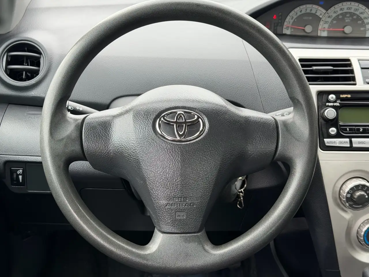 Toyota Yaris снимка Toyota Yaris