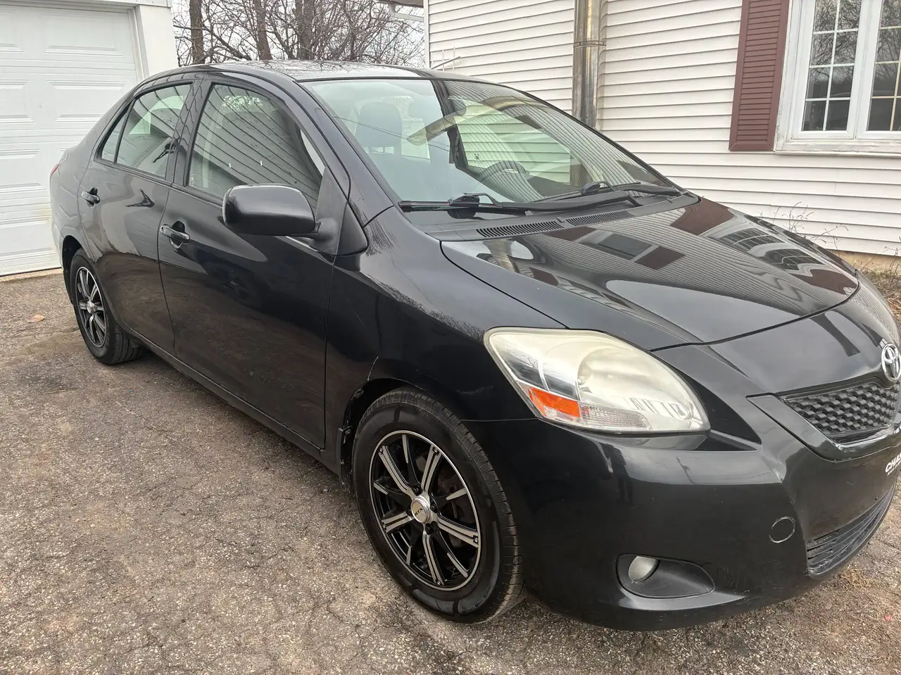 Toyota Yaris снимка Toyota Yaris