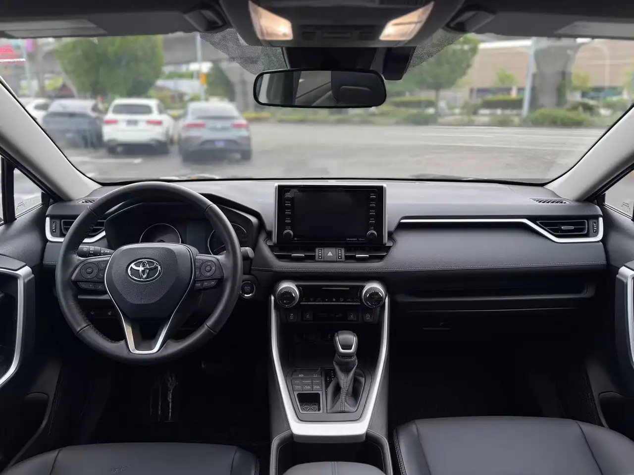 Toyota RAV 4 снимка Toyota RAV 4