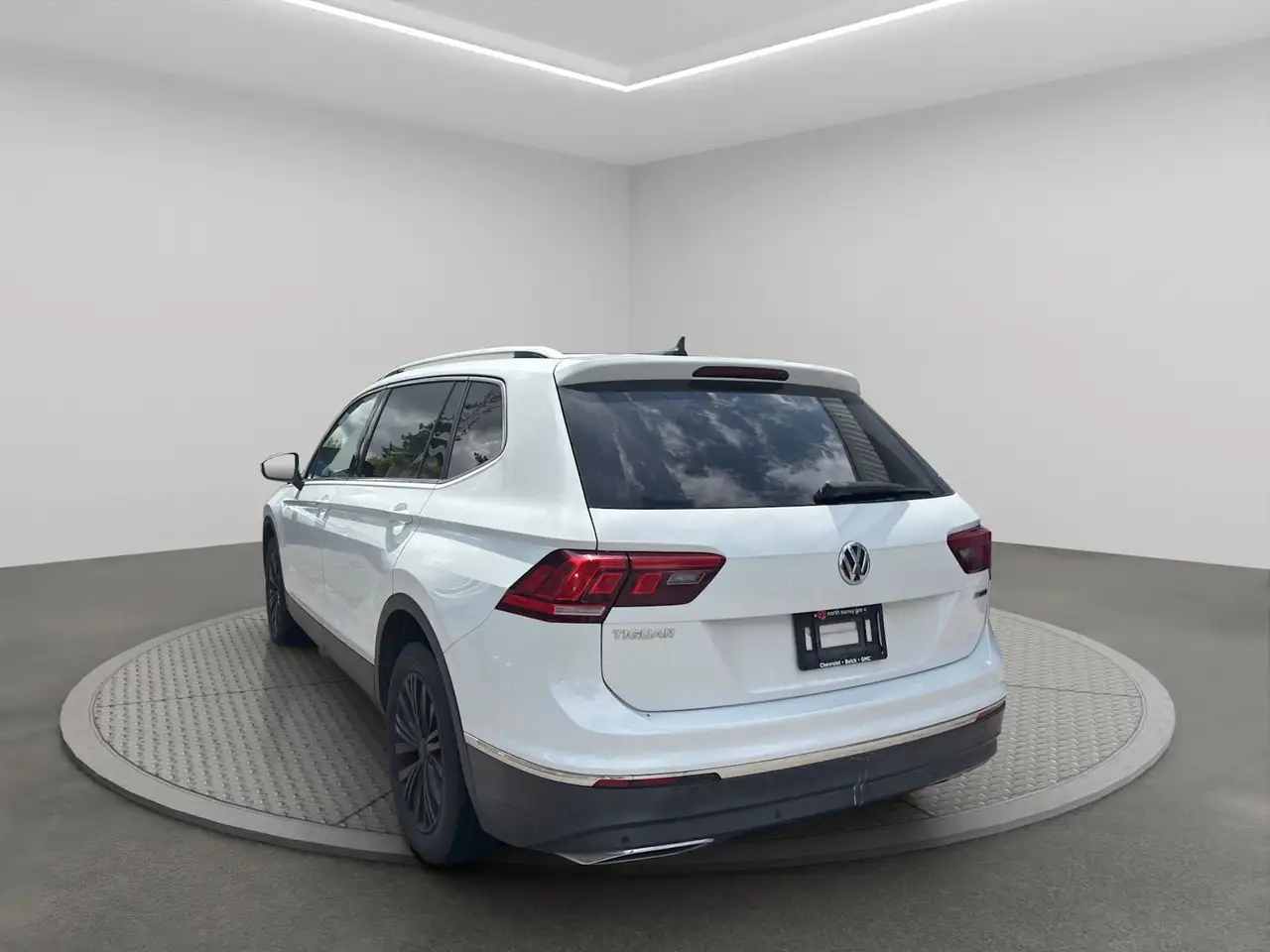 Volkswagen Tiguan снимка Volkswagen Tiguan