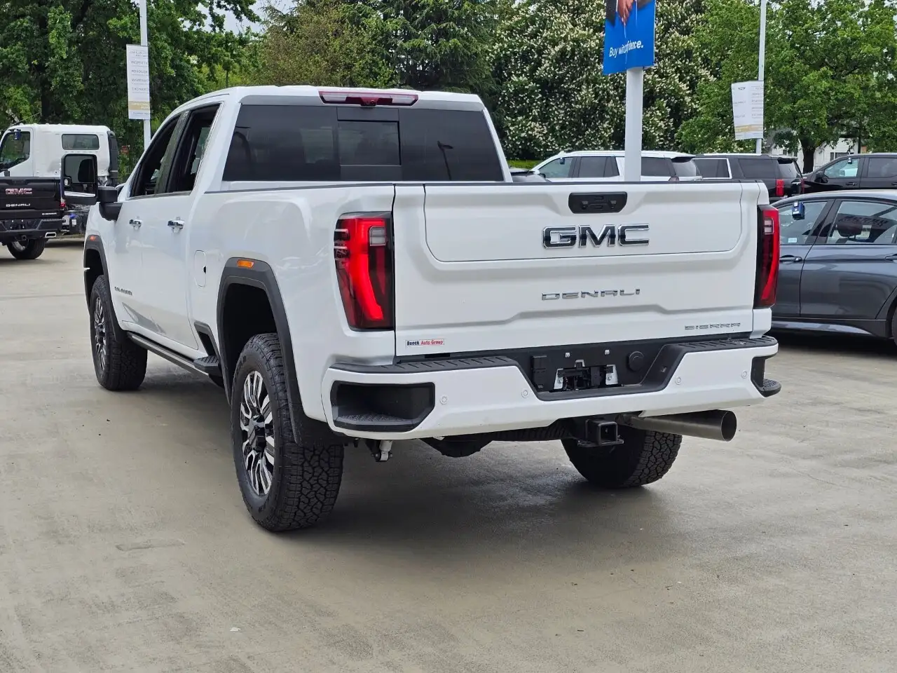 GMC Sierra 3500HD снимка GMC Sierra 3500HD