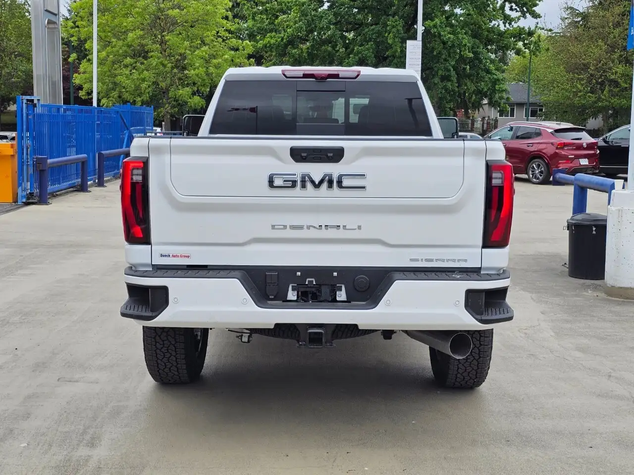 GMC Sierra 3500HD снимка GMC Sierra 3500HD