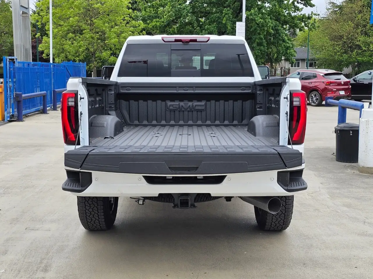GMC Sierra 3500HD снимка GMC Sierra 3500HD