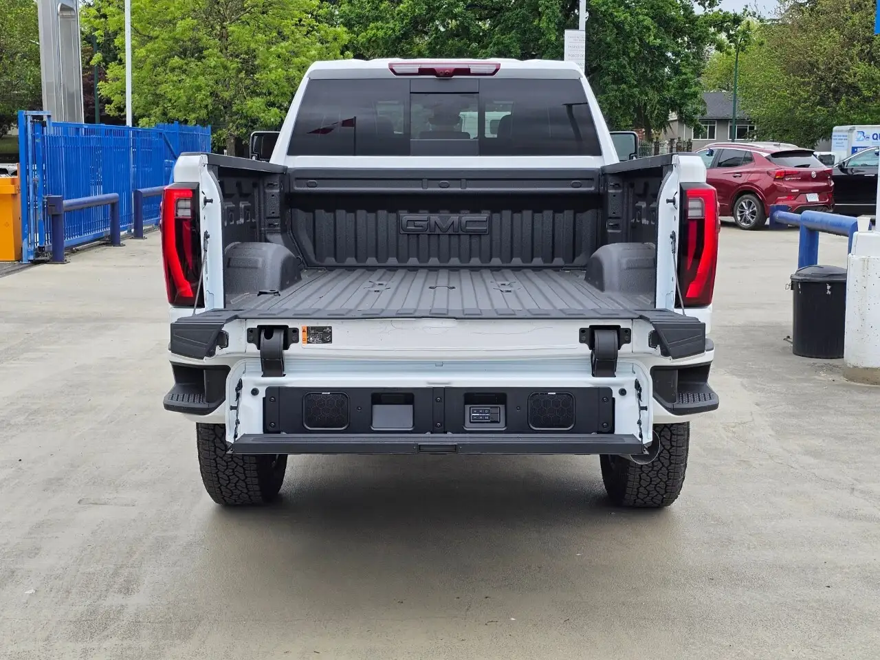 GMC Sierra 3500HD снимка GMC Sierra 3500HD