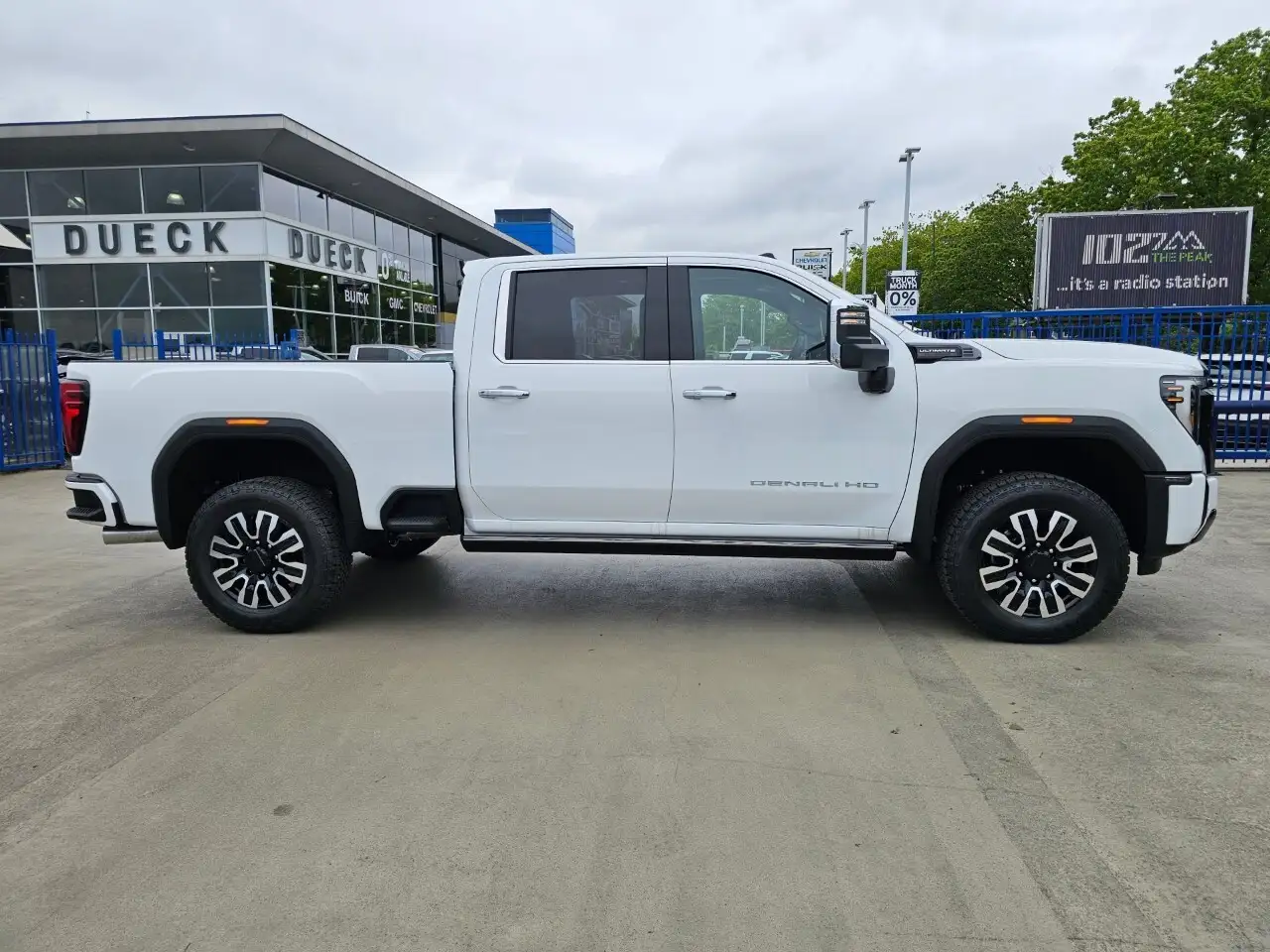 GMC Sierra 3500HD снимка GMC Sierra 3500HD