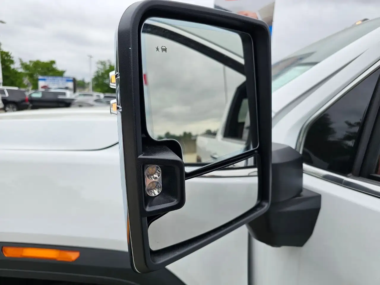 GMC Sierra 3500HD снимка GMC Sierra 3500HD