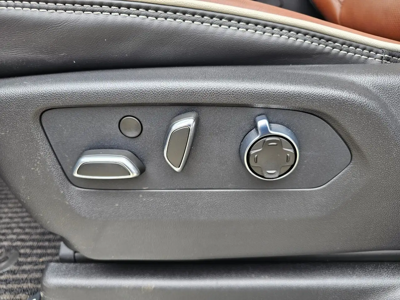 GMC Sierra 3500HD снимка GMC Sierra 3500HD
