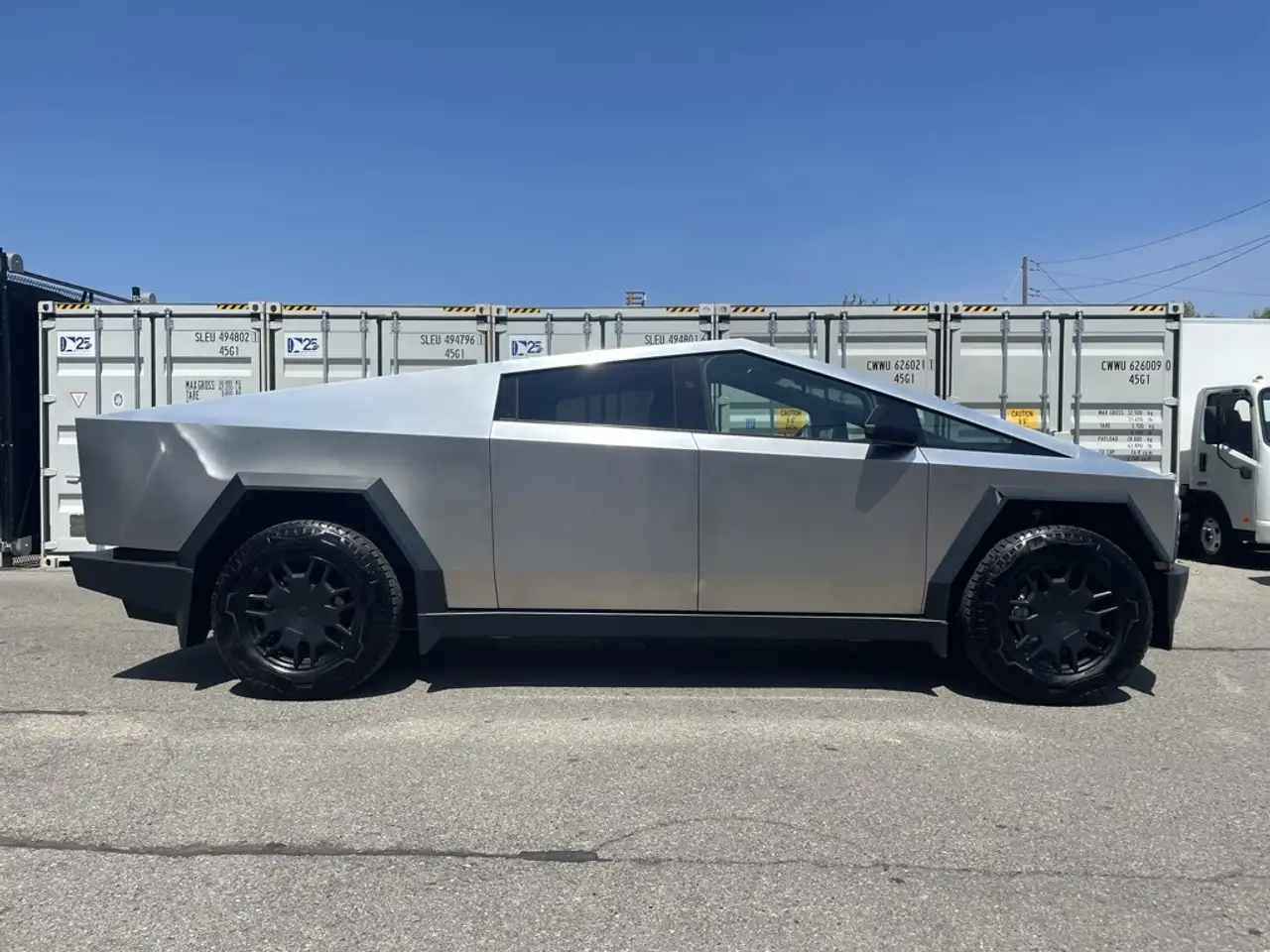 Tesla Cybertruck photo Tesla Cybertruck
