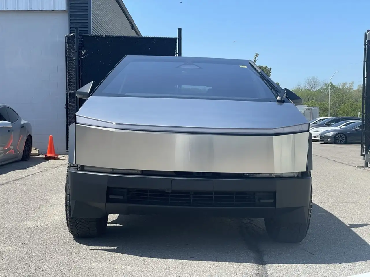 Tesla Cybertruck photo Tesla Cybertruck