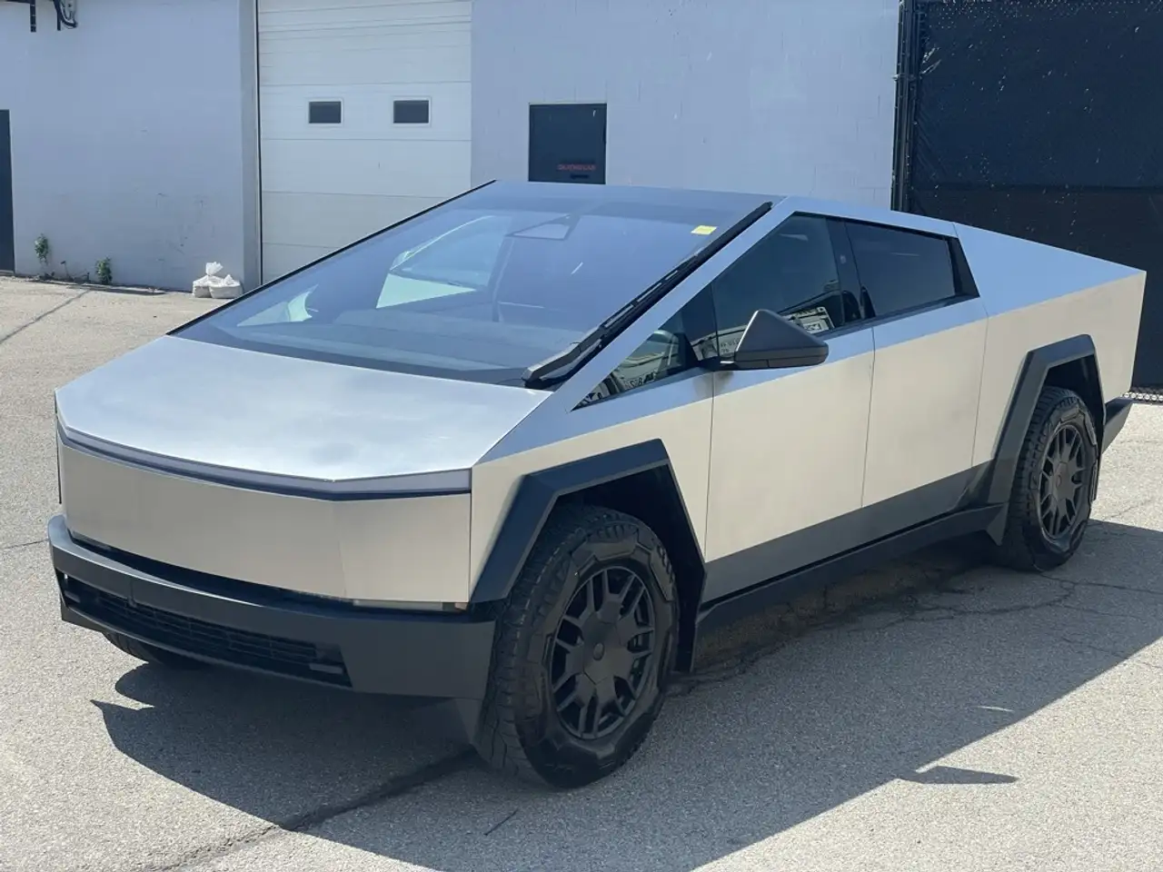 Tesla Cybertruck photo Tesla Cybertruck