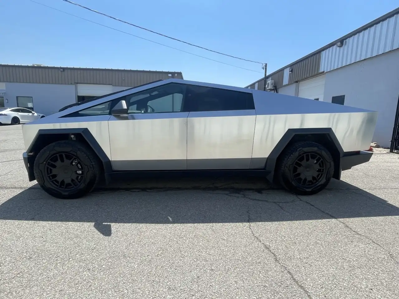 Tesla Cybertruck photo Tesla Cybertruck