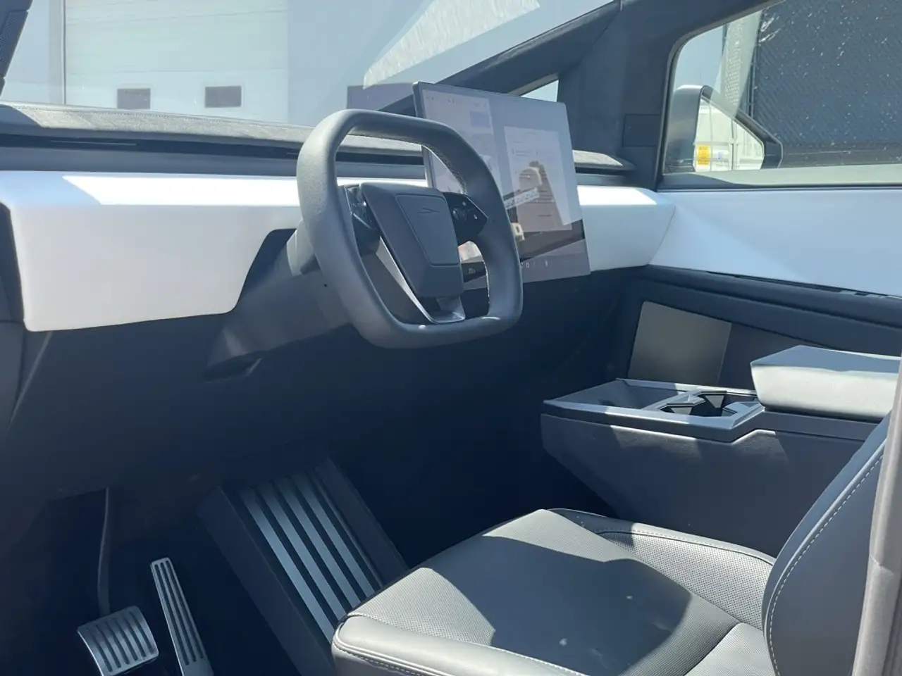 Tesla Cybertruck photo Tesla Cybertruck