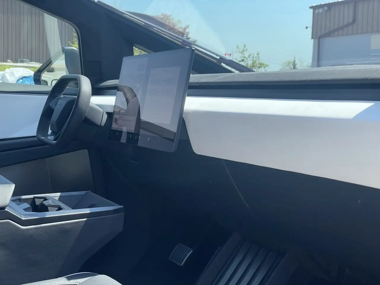 Tesla Cybertruck photo Tesla Cybertruck