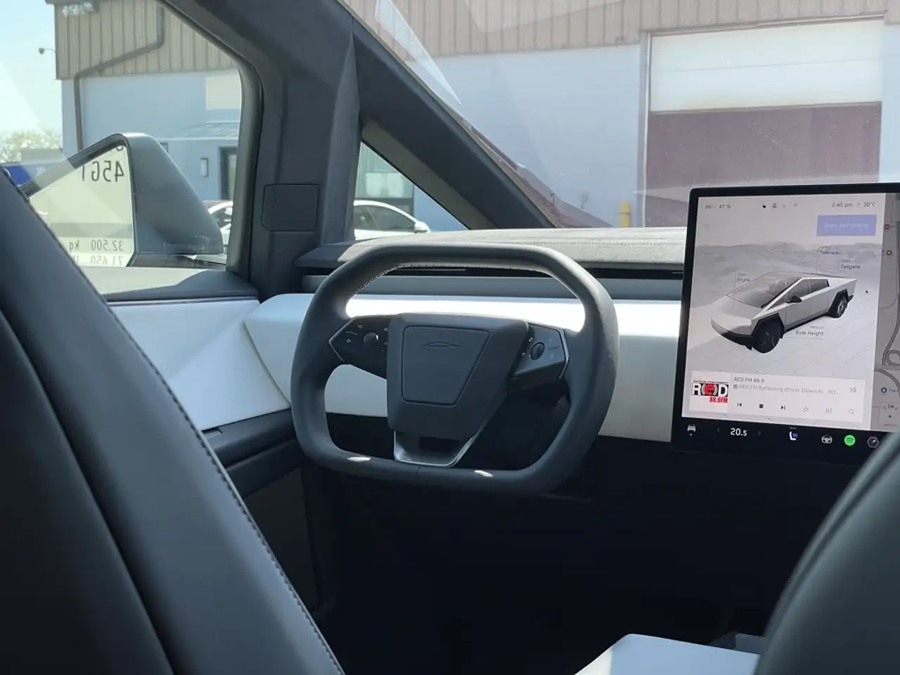 Tesla Cybertruck photo Tesla Cybertruck
