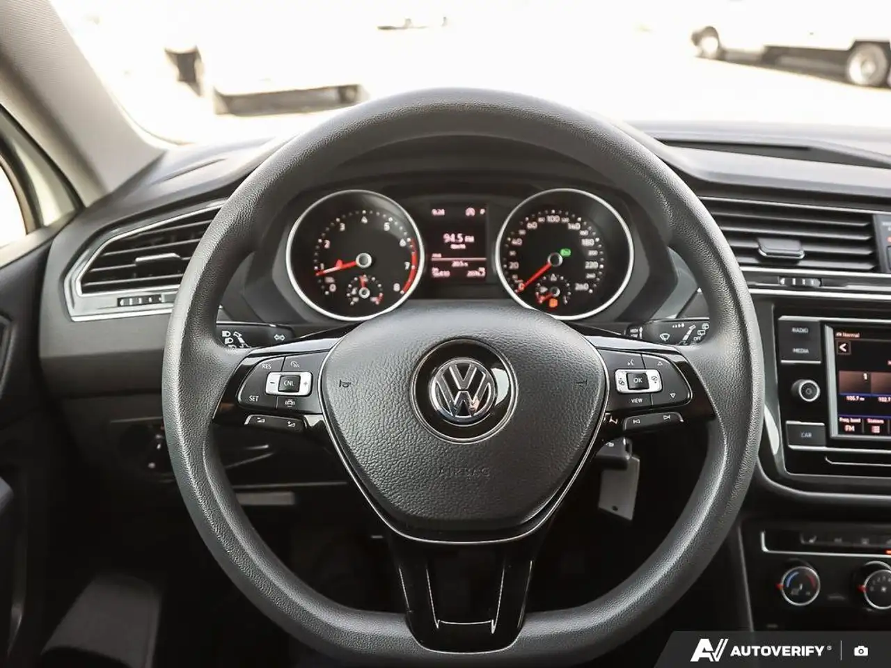 Volkswagen Tiguan снимка Volkswagen Tiguan