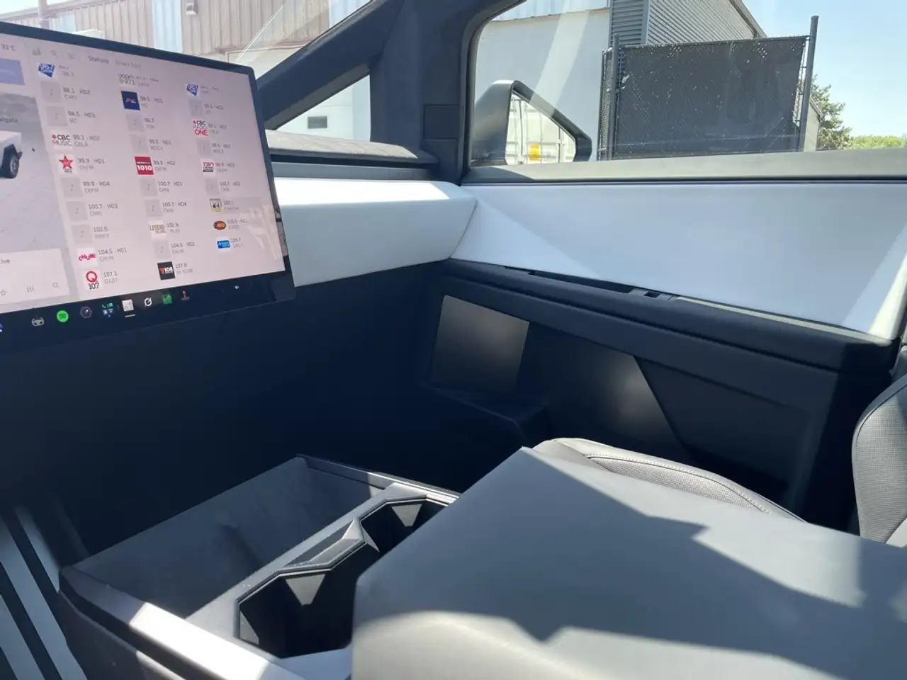 Tesla Cybertruck photo Tesla Cybertruck