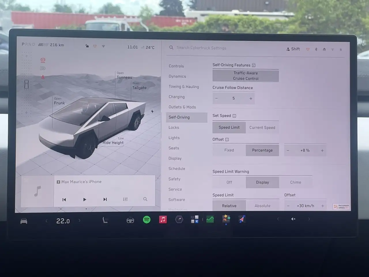 Tesla Cybertruck photo Tesla Cybertruck