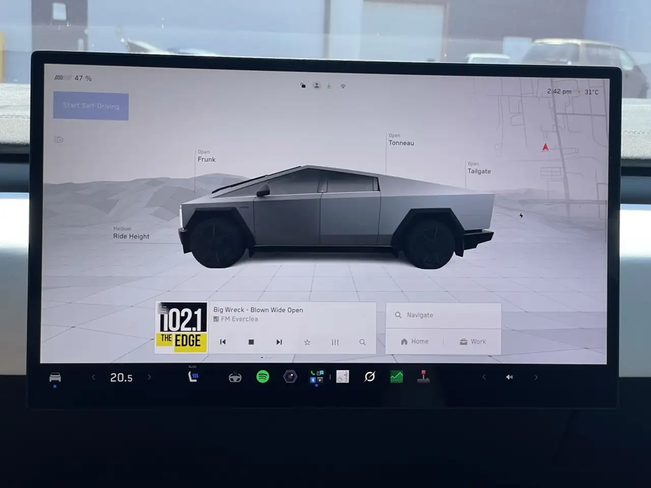 Tesla Cybertruck photo Tesla Cybertruck