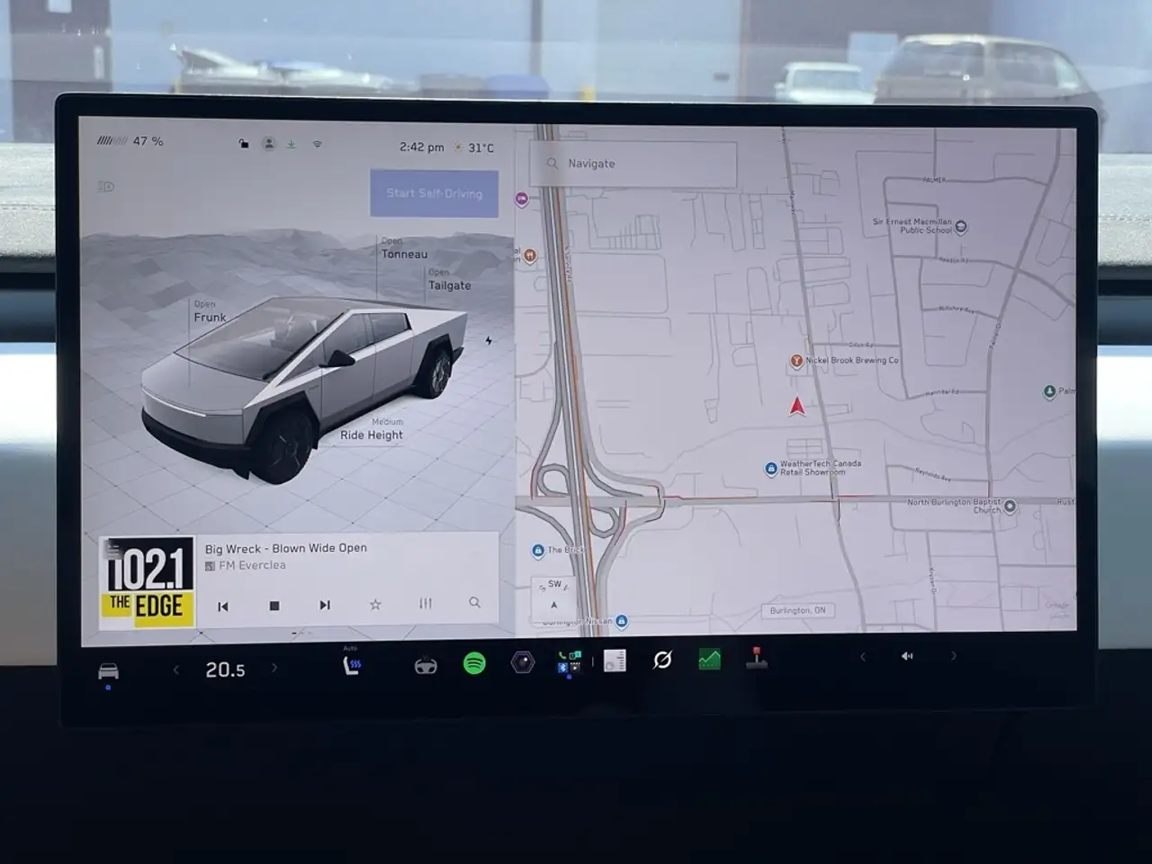 Tesla Cybertruck photo Tesla Cybertruck