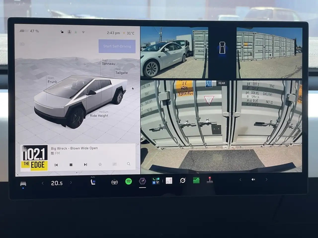 Tesla Cybertruck photo Tesla Cybertruck